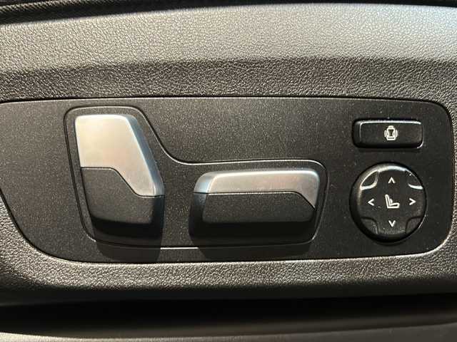 ＢＭＷ Ｘ３ xDrive20i Xライン 新潟県 2020(令2)年 4.1万km サファイアブラックP ハイラインパッケージ/・ランバーサポート/・リヤシートヒーティング/・ヴァーネスカ・レザー・シート/ナビゲーションシステム/・TV/BT/USB/全周囲カメラ/アダプティブ・ヘッドライト/パーキングアシストプラス/・PDC／パーク・ディスタンス・コントロール/（フロント&リヤ、ビジュアル表示機能付）/・パーキング・アシスト（並列・縦列）/・トップ・ビュー/・ サイド・ビュー・カメラ/・リヤ・ビュー・カメラ（予想進路表示機能付）/ドライビング・アシスト・プラス/・アクティブ・クルーズ・コントロール（ストップ&ゴー機能付）/・ステアリング&レーン・コントロール・アシスト/・ レーン・ディパーチャー・ウォーニング（車線逸脱警告システム）/・ レーン・チェンジ・ウォーニング/・ アクティブ・サイド・コリジョン・プロテクション/・ 前車接近警告機能/・ 衝突回避・被害軽減ブレーキ/・ 事故回避アシスト/・後車衝突警告機能/ABS/CBC/DSC／DTC／DBC/HDC/パワーシート/ETC2.0/ドライブレコーダー/ワイヤレス充電