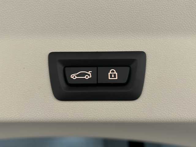 ＢＭＷ Ｘ３ xDrive20i Xライン 新潟県 2020(令2)年 4.1万km サファイアブラックP ハイラインパッケージ/・ランバーサポート/・リヤシートヒーティング/・ヴァーネスカ・レザー・シート/ナビゲーションシステム/・TV/BT/USB/全周囲カメラ/アダプティブ・ヘッドライト/パーキングアシストプラス/・PDC／パーク・ディスタンス・コントロール/（フロント&リヤ、ビジュアル表示機能付）/・パーキング・アシスト（並列・縦列）/・トップ・ビュー/・ サイド・ビュー・カメラ/・リヤ・ビュー・カメラ（予想進路表示機能付）/ドライビング・アシスト・プラス/・アクティブ・クルーズ・コントロール（ストップ&ゴー機能付）/・ステアリング&レーン・コントロール・アシスト/・ レーン・ディパーチャー・ウォーニング（車線逸脱警告システム）/・ レーン・チェンジ・ウォーニング/・ アクティブ・サイド・コリジョン・プロテクション/・ 前車接近警告機能/・ 衝突回避・被害軽減ブレーキ/・ 事故回避アシスト/・後車衝突警告機能/ABS/CBC/DSC／DTC／DBC/HDC/パワーシート/ETC2.0/ドライブレコーダー/ワイヤレス充電