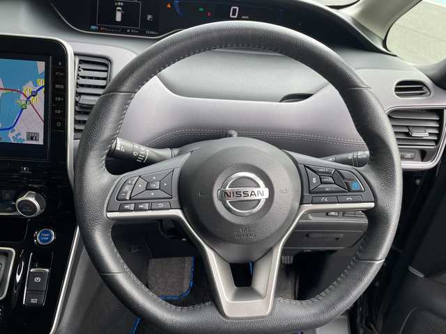 日産 セレナ e－パワー ハイウェイスター V 愛知県 2020(令2)年 5.4万km ダイヤモンドブラック プロパイロット/純正10型ナビ/フリップダウンモニター/両側パワースライドドア/レーダークルーズコントロール/バックカメラ/全方位カメラ/コーナーセンサー/純正アルミホイール/ＥＴＣ/ブラインドスポットモニター/LEDヘッドライト/衝突軽減システム/フルセグ/CD DVD/Bluetooth/レーンキープアシスト/ステアリングスイッチ/スマートキー/プッシュスタート