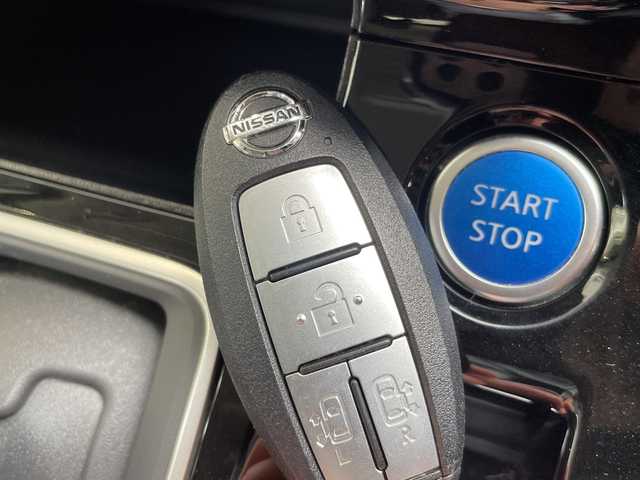 日産 セレナ e－パワー ハイウェイスター V 愛知県 2020(令2)年 5.4万km ダイヤモンドブラック プロパイロット/純正10型ナビ/フリップダウンモニター/両側パワースライドドア/レーダークルーズコントロール/バックカメラ/全方位カメラ/コーナーセンサー/純正アルミホイール/ＥＴＣ/ブラインドスポットモニター/LEDヘッドライト/衝突軽減システム/フルセグ/CD DVD/Bluetooth/レーンキープアシスト/ステアリングスイッチ/スマートキー/プッシュスタート