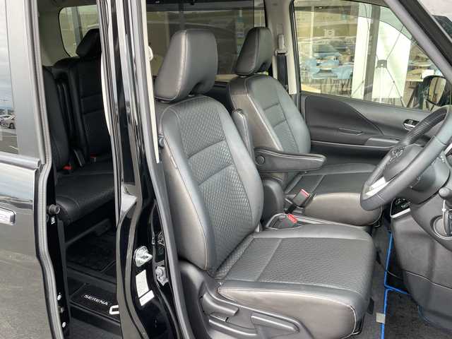 日産 セレナ e－パワー ハイウェイスター V 愛知県 2020(令2)年 5.4万km ダイヤモンドブラック プロパイロット/純正10型ナビ/フリップダウンモニター/両側パワースライドドア/レーダークルーズコントロール/バックカメラ/全方位カメラ/コーナーセンサー/純正アルミホイール/ＥＴＣ/ブラインドスポットモニター/LEDヘッドライト/衝突軽減システム/フルセグ/CD DVD/Bluetooth/レーンキープアシスト/ステアリングスイッチ/スマートキー/プッシュスタート