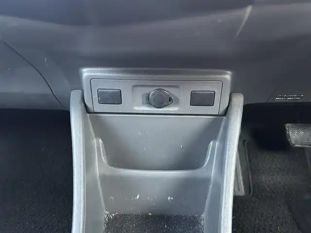 トヨタ プリウス α S 東京都 2011(平23)年 7.5万km クリアストリームメタリック 純正ディーラーナビ(NSCT-W61)/(CD/フルセグTV/AUX)/バックカメラ/スマートキー/プッシュスタート/オートエアコン/純正フロアマット/ハロゲンヘッドライト/オートライト/保証書/取扱説明書/スペアキー