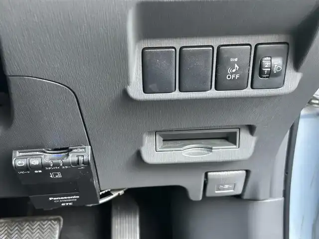 トヨタ プリウス α S 東京都 2011(平23)年 7.5万km クリアストリームメタリック 純正ディーラーナビ(NSCT-W61)/(CD/フルセグTV/AUX)/バックカメラ/スマートキー/プッシュスタート/オートエアコン/純正フロアマット/ハロゲンヘッドライト/オートライト/保証書/取扱説明書/スペアキー