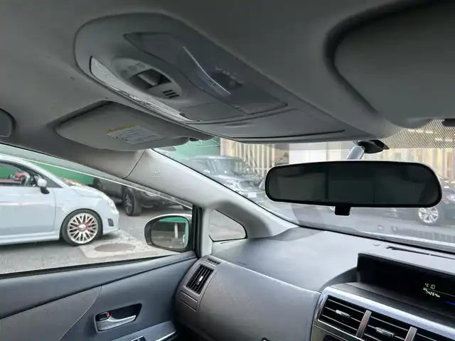 トヨタ プリウス α S 東京都 2011(平23)年 7.5万km クリアストリームメタリック 純正ディーラーナビ(NSCT-W61)/(CD/フルセグTV/AUX)/バックカメラ/スマートキー/プッシュスタート/オートエアコン/純正フロアマット/ハロゲンヘッドライト/オートライト/保証書/取扱説明書/スペアキー