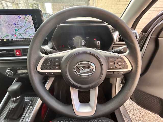 ダイハツ ロッキー G 東京都 2019(令1)年 0.3万km ブラックマイカメタリック/ブライトシルバーメタリック 2トーン 純正ナビ/(フルセグTV/Bluetooth/CD/DVD/SD/ipod)/バックカメラ/スマートアシスト/ETC/前方ドライブレコーダー/前席シートヒーター/衝突回避支援ブレーキ機能/ブレーキ制御付誤発進抑制機能/先行車発信お知らせ機能/クルーズコントロール/純正フロアマット/ステアリングスイッチ/電格ミラー/スペアキー1本/取扱説明書/保証書