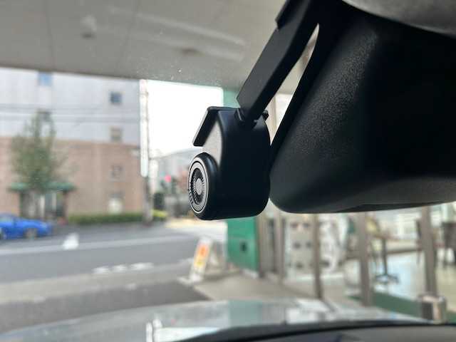 ダイハツ ロッキー G 東京都 2019(令1)年 0.3万km ブラックマイカメタリック/ブライトシルバーメタリック 2トーン 純正ナビ/(フルセグTV/Bluetooth/CD/DVD/SD/ipod)/バックカメラ/スマートアシスト/ETC/前方ドライブレコーダー/前席シートヒーター/衝突回避支援ブレーキ機能/ブレーキ制御付誤発進抑制機能/先行車発信お知らせ機能/クルーズコントロール/純正フロアマット/ステアリングスイッチ/電格ミラー/スペアキー1本/取扱説明書/保証書