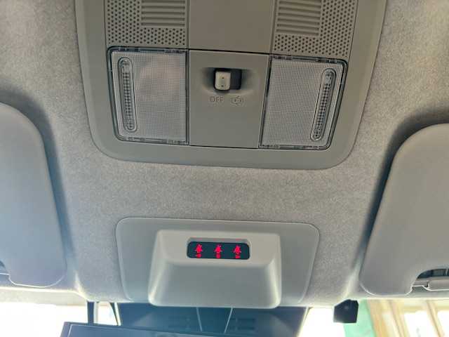 ダイハツ ロッキー G 東京都 2019(令1)年 0.3万km ブラックマイカメタリック/ブライトシルバーメタリック 2トーン 純正ナビ/(フルセグTV/Bluetooth/CD/DVD/SD/ipod)/バックカメラ/スマートアシスト/ETC/前方ドライブレコーダー/前席シートヒーター/衝突回避支援ブレーキ機能/ブレーキ制御付誤発進抑制機能/先行車発信お知らせ機能/クルーズコントロール/純正フロアマット/ステアリングスイッチ/電格ミラー/スペアキー1本/取扱説明書/保証書