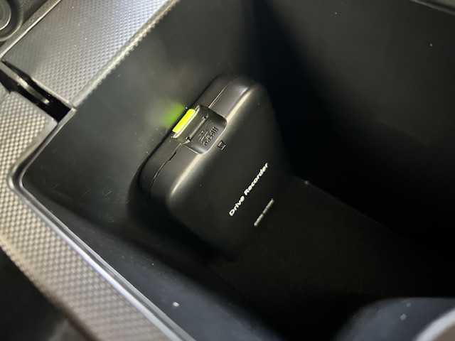 ダイハツ ロッキー G 東京都 2019(令1)年 0.3万km ブラックマイカメタリック/ブライトシルバーメタリック 2トーン 純正ナビ/(フルセグTV/Bluetooth/CD/DVD/SD/ipod)/バックカメラ/スマートアシスト/ETC/前方ドライブレコーダー/前席シートヒーター/衝突回避支援ブレーキ機能/ブレーキ制御付誤発進抑制機能/先行車発信お知らせ機能/クルーズコントロール/純正フロアマット/ステアリングスイッチ/電格ミラー/スペアキー1本/取扱説明書/保証書