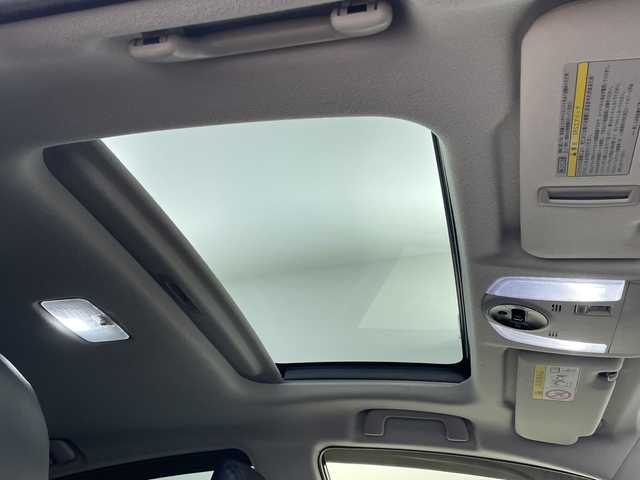 トヨタ プリウス G 大分県 2015(平27)年 4.2万km スーパーホワイトⅡ アルパインナビ/パワーシート/サンルーフ/バックカメラ/ステリングスイッチ/フルセグＴＶ(ＤＶＤ／ＢＴ／ＣＤ)/ＥＴＣ/社外マフラー/前方ドラレコ/ＬＯＸＡＲＮＹ１８インチホイール/ハーフレザーシート