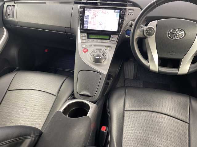 トヨタ プリウス G 大分県 2015(平27)年 4.2万km スーパーホワイトⅡ アルパインナビ/パワーシート/サンルーフ/バックカメラ/ステリングスイッチ/フルセグＴＶ(ＤＶＤ／ＢＴ／ＣＤ)/ＥＴＣ/社外マフラー/前方ドラレコ/ＬＯＸＡＲＮＹ１８インチホイール/ハーフレザーシート