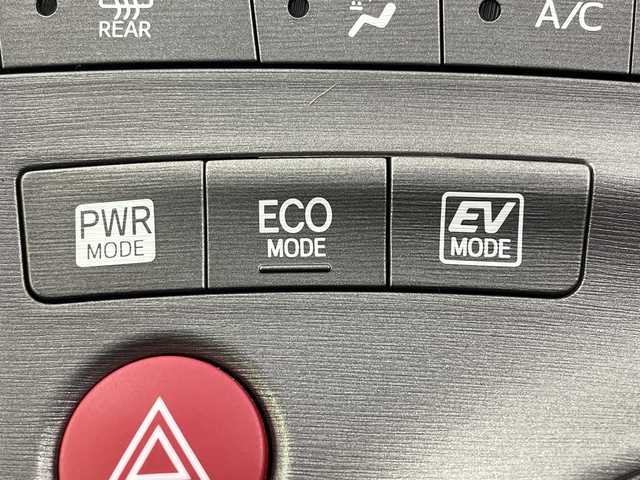 トヨタ プリウス G 大分県 2015(平27)年 4.2万km スーパーホワイトⅡ アルパインナビ/パワーシート/サンルーフ/バックカメラ/ステリングスイッチ/フルセグＴＶ(ＤＶＤ／ＢＴ／ＣＤ)/ＥＴＣ/社外マフラー/前方ドラレコ/ＬＯＸＡＲＮＹ１８インチホイール/ハーフレザーシート