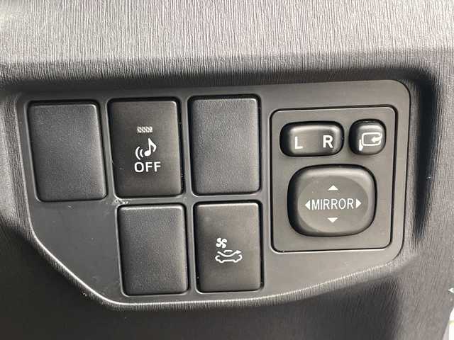 トヨタ プリウス G 大分県 2015(平27)年 4.2万km スーパーホワイトⅡ アルパインナビ/パワーシート/サンルーフ/バックカメラ/ステリングスイッチ/フルセグＴＶ(ＤＶＤ／ＢＴ／ＣＤ)/ＥＴＣ/社外マフラー/前方ドラレコ/ＬＯＸＡＲＮＹ１８インチホイール/ハーフレザーシート