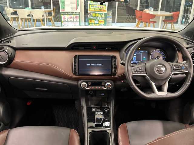 日産 キックス X ツートーンインテリアED 岐阜県 2023(令5)年 1.1万km ホワイト 純正ナビ/プッシュスタート/ETC/ステアリングヒーター/スマートキー/クルーズコントロール/バックモニター/BIuetooth/フルセグ/レザーシート/純正アルミホイール/シートヒーター/LEDヘッドライト/フォグ/ドアバイザー/コーナーセンサー前後/オートライト/衝突軽減システム/全方位モニター/オートブレーキホールド/ルーフレール/EVモード/ドライブモード/オートブレーキホールド