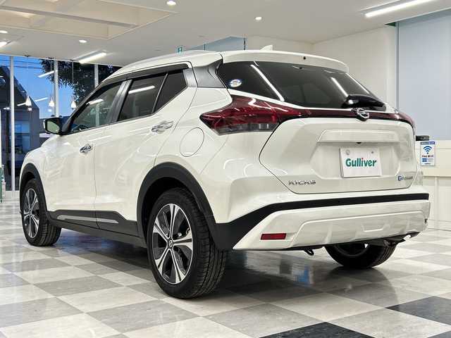 日産 キックス X ツートーンインテリアED 岐阜県 2023(令5)年 1.1万km ホワイト 純正ナビ/プッシュスタート/ETC/ステアリングヒーター/スマートキー/クルーズコントロール/バックモニター/BIuetooth/フルセグ/レザーシート/純正アルミホイール/シートヒーター/LEDヘッドライト/フォグ/ドアバイザー/コーナーセンサー前後/オートライト/衝突軽減システム/全方位モニター/オートブレーキホールド/ルーフレール/EVモード/ドライブモード/オートブレーキホールド