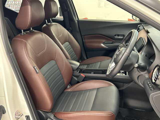 日産 キックス X ツートーンインテリアED 岐阜県 2023(令5)年 1.1万km ホワイト 純正ナビ/プッシュスタート/ETC/ステアリングヒーター/スマートキー/クルーズコントロール/バックモニター/BIuetooth/フルセグ/レザーシート/純正アルミホイール/シートヒーター/LEDヘッドライト/フォグ/ドアバイザー/コーナーセンサー前後/オートライト/衝突軽減システム/全方位モニター/オートブレーキホールド/ルーフレール/EVモード/ドライブモード/オートブレーキホールド