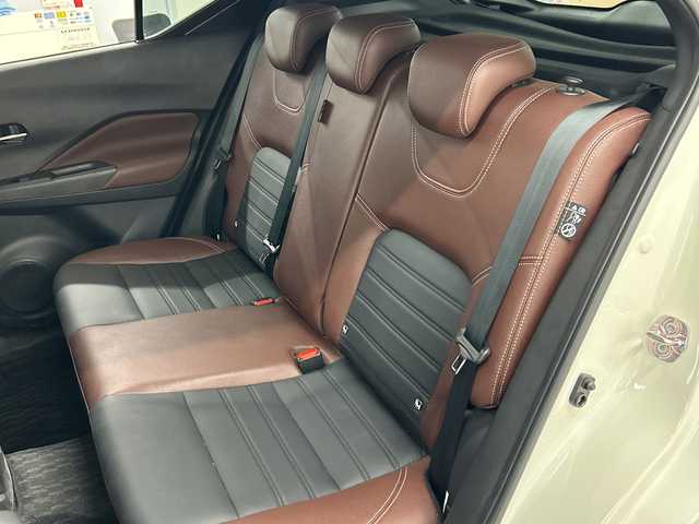 日産 キックス X ツートーンインテリアED 岐阜県 2023(令5)年 1.1万km ホワイト 純正ナビ/プッシュスタート/ETC/ステアリングヒーター/スマートキー/クルーズコントロール/バックモニター/BIuetooth/フルセグ/レザーシート/純正アルミホイール/シートヒーター/LEDヘッドライト/フォグ/ドアバイザー/コーナーセンサー前後/オートライト/衝突軽減システム/全方位モニター/オートブレーキホールド/ルーフレール/EVモード/ドライブモード/オートブレーキホールド