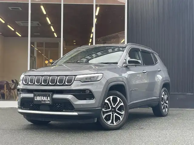 クライスラー・ジープ ジープ コンパス リミテッド 福岡県 2021(令3)年 4.8万km グレーＭ アダプティブクルーズコントロール/ブラインドスポットモニター/レーンキープアシスト/黒革シート/前席シートヒーター/ＡＬＰＩＮＥスピーカー/純正ナビ/Ａｐｐｌｅｃａｒｐｌａｙ　/全方位カメラ/フルセグTV/Bluetooth/LEDヘッドライト/オートハイビーム/パワーバックドア/前後ドライブレコーダー/純正18インチアルミホイール/ETC2.0/スペアキー×1