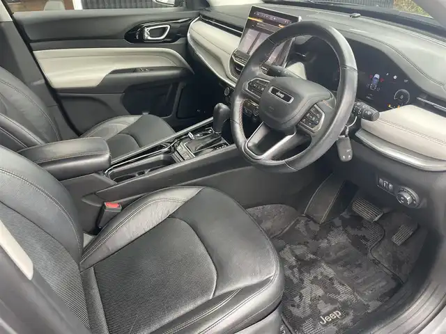 クライスラー・ジープ ジープ コンパス リミテッド 福岡県 2021(令3)年 4.8万km グレーＭ アダプティブクルーズコントロール/ブラインドスポットモニター/レーンキープアシスト/黒革シート/前席シートヒーター/ＡＬＰＩＮＥスピーカー/純正ナビ/Ａｐｐｌｅｃａｒｐｌａｙ　/全方位カメラ/フルセグTV/Bluetooth/LEDヘッドライト/オートハイビーム/パワーバックドア/前後ドライブレコーダー/純正18インチアルミホイール/ETC2.0/スペアキー×1