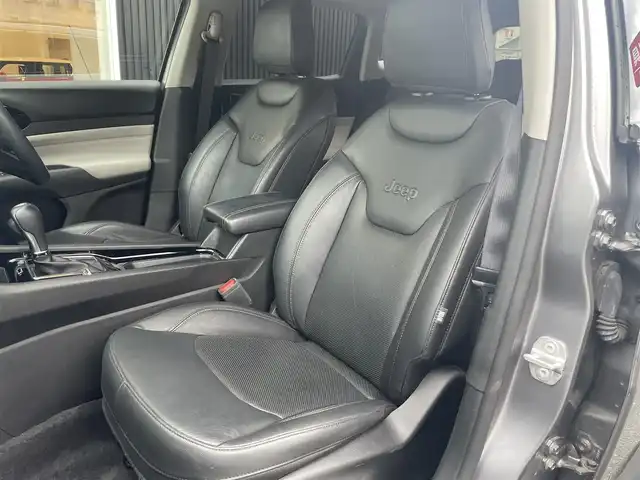 クライスラー・ジープ ジープ コンパス リミテッド 福岡県 2021(令3)年 4.8万km グレーＭ アダプティブクルーズコントロール/ブラインドスポットモニター/レーンキープアシスト/黒革シート/前席シートヒーター/ＡＬＰＩＮＥスピーカー/純正ナビ/Ａｐｐｌｅｃａｒｐｌａｙ　/全方位カメラ/フルセグTV/Bluetooth/LEDヘッドライト/オートハイビーム/パワーバックドア/前後ドライブレコーダー/純正18インチアルミホイール/ETC2.0/スペアキー×1