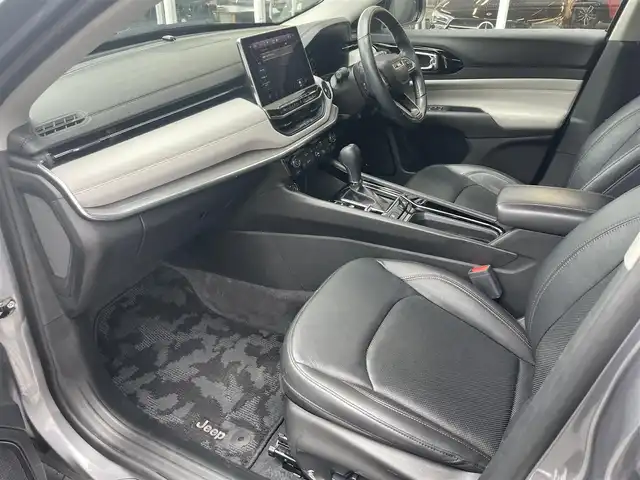 クライスラー・ジープ ジープ コンパス リミテッド 福岡県 2021(令3)年 4.8万km グレーＭ アダプティブクルーズコントロール/ブラインドスポットモニター/レーンキープアシスト/黒革シート/前席シートヒーター/ＡＬＰＩＮＥスピーカー/純正ナビ/Ａｐｐｌｅｃａｒｐｌａｙ　/全方位カメラ/フルセグTV/Bluetooth/LEDヘッドライト/オートハイビーム/パワーバックドア/前後ドライブレコーダー/純正18インチアルミホイール/ETC2.0/スペアキー×1