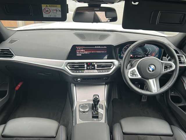 ＢＭＷ ３２０ｄ xDrive Mスポーツ EDジョイ+ 青森県 2021(令3)年 3.6万km アルピンホワイトⅢ コンフォートパッケージ/-オートマチックトランクリッドオペレーション/-ストレージパッケージ/(Type-C対応USBソケット/シートバック収納/トランクネット/荷物固定用フック)/-HiFiスピーカーシステム(205W、10スピーカー)/パーキングアシストプラス/(トップビュー+3Dビュー/サイドビューカメラ/パークディスタンスコントロール)/ディーゼル車/純正ナビ/４WD/ETC付インナーミラー/ドライブレコーダー/スペアキー/パワーシート（D/N)/レーダークルーズコントロール/横滑り防止/アイドリングストップ/コーナーセンサー前後/シートヒーター（D/N)/純正18インチAW/純正フロアマット/衝突軽減ブレーキ/Bluetooth/バックカメラ