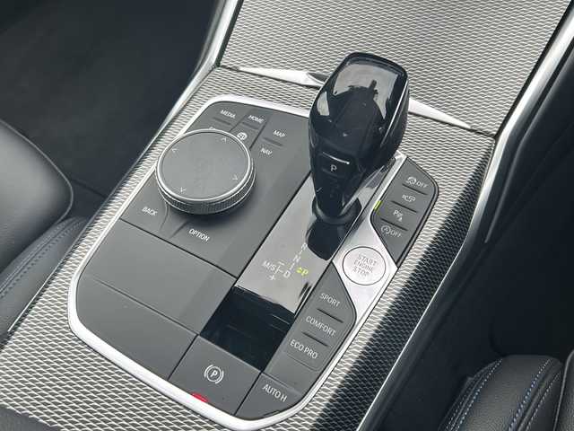 ＢＭＷ ３２０ｄ xDrive Mスポーツ EDジョイ+ 青森県 2021(令3)年 3.6万km アルピンホワイトⅢ コンフォートパッケージ/-オートマチックトランクリッドオペレーション/-ストレージパッケージ/(Type-C対応USBソケット/シートバック収納/トランクネット/荷物固定用フック)/-HiFiスピーカーシステム(205W、10スピーカー)/パーキングアシストプラス/(トップビュー+3Dビュー/サイドビューカメラ/パークディスタンスコントロール)/ディーゼル車/純正ナビ/４WD/ETC付インナーミラー/ドライブレコーダー/スペアキー/パワーシート（D/N)/レーダークルーズコントロール/横滑り防止/アイドリングストップ/コーナーセンサー前後/シートヒーター（D/N)/純正18インチAW/純正フロアマット/衝突軽減ブレーキ/Bluetooth/バックカメラ