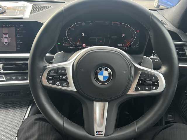 ＢＭＷ ３２０ｄ xDrive Mスポーツ EDジョイ+ 青森県 2021(令3)年 3.6万km アルピンホワイトⅢ コンフォートパッケージ/-オートマチックトランクリッドオペレーション/-ストレージパッケージ/(Type-C対応USBソケット/シートバック収納/トランクネット/荷物固定用フック)/-HiFiスピーカーシステム(205W、10スピーカー)/パーキングアシストプラス/(トップビュー+3Dビュー/サイドビューカメラ/パークディスタンスコントロール)/ディーゼル車/純正ナビ/４WD/ETC付インナーミラー/ドライブレコーダー/スペアキー/パワーシート（D/N)/レーダークルーズコントロール/横滑り防止/アイドリングストップ/コーナーセンサー前後/シートヒーター（D/N)/純正18インチAW/純正フロアマット/衝突軽減ブレーキ/Bluetooth/バックカメラ