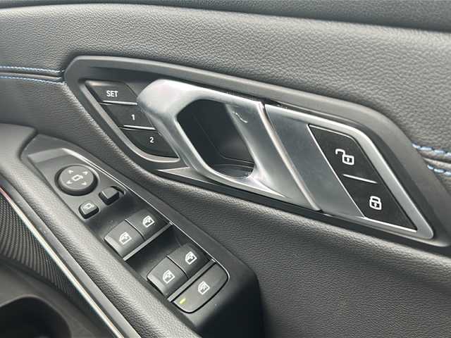 ＢＭＷ ３２０ｄ xDrive Mスポーツ EDジョイ+ 青森県 2021(令3)年 3.6万km アルピンホワイトⅢ コンフォートパッケージ/-オートマチックトランクリッドオペレーション/-ストレージパッケージ/(Type-C対応USBソケット/シートバック収納/トランクネット/荷物固定用フック)/-HiFiスピーカーシステム(205W、10スピーカー)/パーキングアシストプラス/(トップビュー+3Dビュー/サイドビューカメラ/パークディスタンスコントロール)/ディーゼル車/純正ナビ/４WD/ETC付インナーミラー/ドライブレコーダー/スペアキー/パワーシート（D/N)/レーダークルーズコントロール/横滑り防止/アイドリングストップ/コーナーセンサー前後/シートヒーター（D/N)/純正18インチAW/純正フロアマット/衝突軽減ブレーキ/Bluetooth/バックカメラ