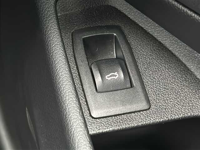 ＢＭＷ ３２０ｄ xDrive Mスポーツ EDジョイ+ 青森県 2021(令3)年 3.6万km アルピンホワイトⅢ コンフォートパッケージ/-オートマチックトランクリッドオペレーション/-ストレージパッケージ/(Type-C対応USBソケット/シートバック収納/トランクネット/荷物固定用フック)/-HiFiスピーカーシステム(205W、10スピーカー)/パーキングアシストプラス/(トップビュー+3Dビュー/サイドビューカメラ/パークディスタンスコントロール)/ディーゼル車/純正ナビ/４WD/ETC付インナーミラー/ドライブレコーダー/スペアキー/パワーシート（D/N)/レーダークルーズコントロール/横滑り防止/アイドリングストップ/コーナーセンサー前後/シートヒーター（D/N)/純正18インチAW/純正フロアマット/衝突軽減ブレーキ/Bluetooth/バックカメラ