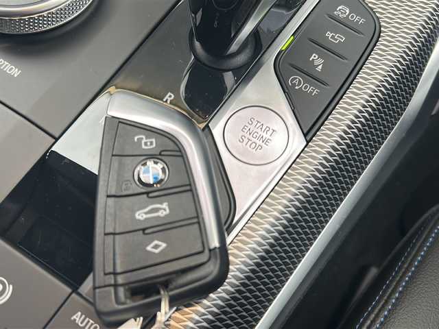 ＢＭＷ ３２０ｄ xDrive Mスポーツ EDジョイ+ 青森県 2021(令3)年 3.6万km アルピンホワイトⅢ コンフォートパッケージ/-オートマチックトランクリッドオペレーション/-ストレージパッケージ/(Type-C対応USBソケット/シートバック収納/トランクネット/荷物固定用フック)/-HiFiスピーカーシステム(205W、10スピーカー)/パーキングアシストプラス/(トップビュー+3Dビュー/サイドビューカメラ/パークディスタンスコントロール)/ディーゼル車/純正ナビ/４WD/ETC付インナーミラー/ドライブレコーダー/スペアキー/パワーシート（D/N)/レーダークルーズコントロール/横滑り防止/アイドリングストップ/コーナーセンサー前後/シートヒーター（D/N)/純正18インチAW/純正フロアマット/衝突軽減ブレーキ/Bluetooth/バックカメラ