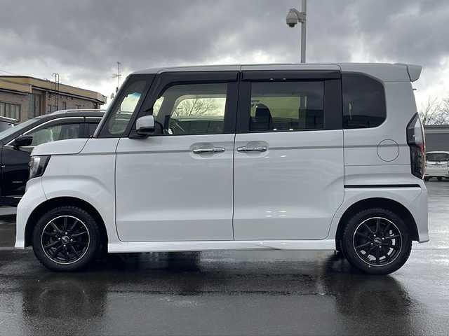 ホンダ Ｎ ＢＯＸ カスタム L ターボ 青森県 2022(令4)年 2.9万km プラチナホワイトパール ・4WD/・ターボ/・純正ナビ/・CD/DVD/BT/フルセグ/・両側パワースライドドア/・衝突軽減ブレーキ/・追従型クルーズコントロール/・レーンキープアシスト/・エンジンスターター/・横滑り防止装置/・D＋N席シートヒーター/・前後ドライブレコーダー/・ETC/・ハーフレザーシート/・パドルシフト/・純正15インチAW夏タイヤ積込/・保証書・取説