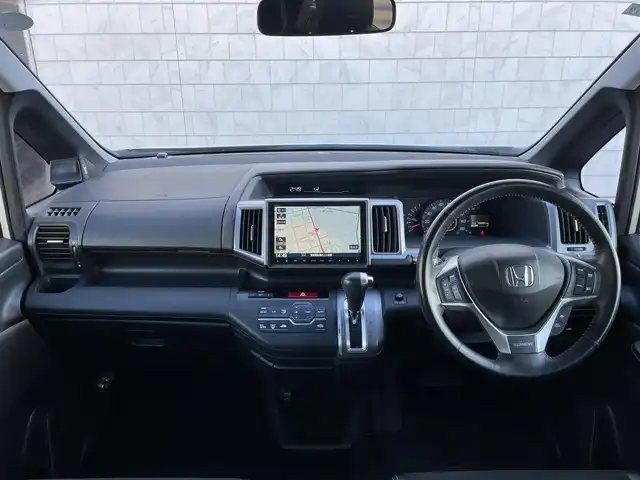 ホンダ ステップワゴン スパーダ Z クールスピリット 群馬県 2014(平26)年 8.8万km ホワイトオーキッドパール 純正9インチナビ/・AM/FM/フルセグTV/MSV/・CD/DVD/Bluetooth/バックカメラ/両側電動スライドドア/フリップダウンモニター/パドルシフト/クルーズコントロール/オートライト/横滑り防止/HIDヘッドライト/フォグランプ/ETC/ヒーターミラー/純正フロアマット/純正ドアバイザー/スマートキー