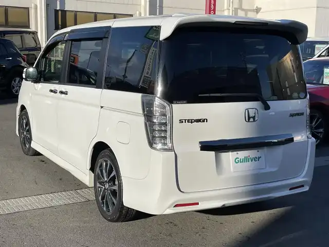 ホンダ ステップワゴン スパーダ Z クールスピリット 群馬県 2014(平26)年 8.8万km ホワイトオーキッドパール 純正9インチナビ/・AM/FM/フルセグTV/MSV/・CD/DVD/Bluetooth/バックカメラ/両側電動スライドドア/フリップダウンモニター/パドルシフト/クルーズコントロール/オートライト/横滑り防止/HIDヘッドライト/フォグランプ/ETC/ヒーターミラー/純正フロアマット/純正ドアバイザー/スマートキー