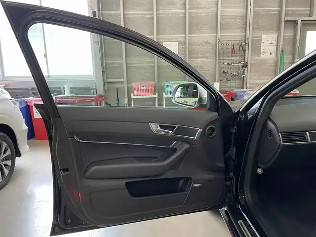 アウディ ＲＳ６ 千葉県 2010(平22)年 6.8万km 黒 スポーツサスペンションプラス/レーダークルーズコントロール/黒革シート/パワーシート＆シートヒーター/HIDヘッドライト/純正ナビ/フルセグTV/バックカメラ/BOSEサウンド
