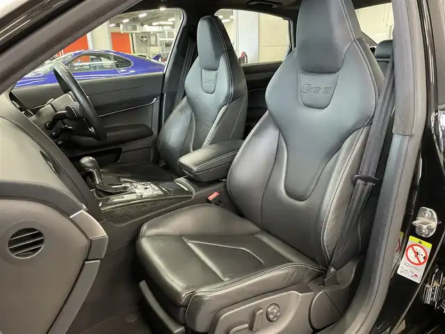 アウディ ＲＳ６ 千葉県 2010(平22)年 6.8万km 黒 スポーツサスペンションプラス/レーダークルーズコントロール/黒革シート/パワーシート＆シートヒーター/HIDヘッドライト/純正ナビ/フルセグTV/バックカメラ/BOSEサウンド
