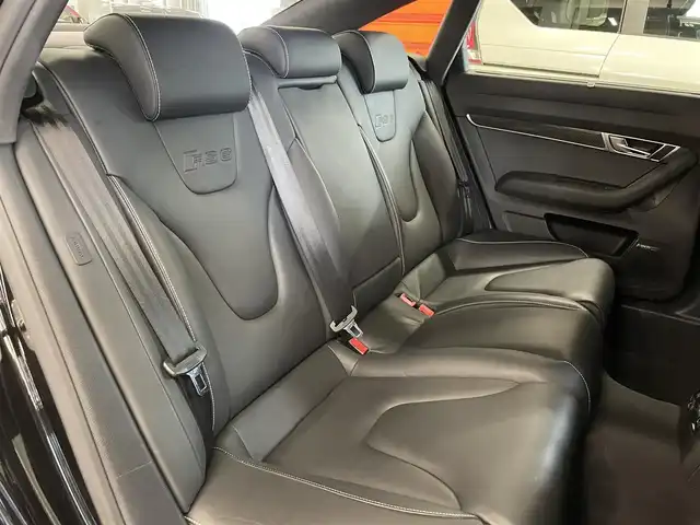 アウディ ＲＳ６ 千葉県 2010(平22)年 6.8万km 黒 スポーツサスペンションプラス/レーダークルーズコントロール/黒革シート/パワーシート＆シートヒーター/HIDヘッドライト/純正ナビ/フルセグTV/バックカメラ/BOSEサウンド