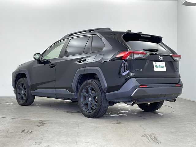 トヨタ ＲＡＶ４ アドベンチャー オフロードPKG 鹿児島県 2022(令4)年 8.3万km アティチュードブラックマイカ 純正メモリーナビ/フルセグTV/AM/FM/USB/Bluetooth/バックカメラ/トヨタセーフティーセンス/レーントレーシングアシスト/プリクラッシュセーフティ/ブラインドスポットモニタリング/リアクロス・トラフィックアシスト/パーキングサポートブレーキ/ロードサインアシスト/パノラミックビューモニター/クリアランスソナー/オートマチックハイビーム/レーダークルーズコントロール（追従機能〇）/ダウンヒルアシストコントロールシステム/ドライブセレクトスイッチ/横滑り防止装置/電動パーキングブレーキ/ブレーキホールド/ビルトインETC2.0/デジタルインナーミラー/後方ドライブレコーダー/革シート/前席パワーシート/前席シートヒーター/前席エアシート/前席シートメモリー/LEDヘッドライト/オートライト/フォグランプ/電動格納ミラー/ウィンカーミラー/純正革巻きステアリング/ステアリングスイッチ/ステアリングヒーター/純正フロアマット/純正18インチアルミホイール/ルーフレール/プッシュスタート/スマートキー/スペアキーｘ１