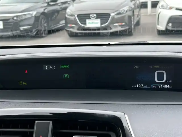 トヨタ プリウス Sツーリングセレクション 岡山県 2019(平31)年 9.2万km ホワイトパールクリスタルシャイン 純正ナビ　/バックカメラ　/ＥＴＣ　/レーンアシスト　/プッシュスタート　/純正フロアマット/シートヒーター　/横滑り防止　/衝突軽減　/フルフラット　/コーナーセンサー　/Ｂｌｕｅｔｏｏｔｈ　/１７インチ純正ＡＷ