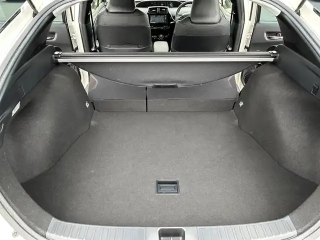 トヨタ プリウス Sツーリングセレクション 岡山県 2019(平31)年 9.2万km ホワイトパールクリスタルシャイン 純正ナビ　/バックカメラ　/ＥＴＣ　/レーンアシスト　/プッシュスタート　/純正フロアマット/シートヒーター　/横滑り防止　/衝突軽減　/フルフラット　/コーナーセンサー　/Ｂｌｕｅｔｏｏｔｈ　/１７インチ純正ＡＷ