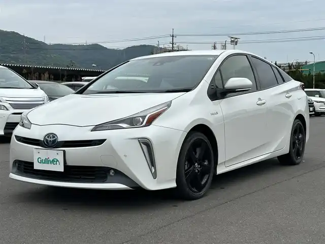 トヨタ プリウス Sツーリングセレクション 岡山県 2019(平31)年 9.2万km ホワイトパールクリスタルシャイン 純正ナビ　/バックカメラ　/ＥＴＣ　/レーンアシスト　/プッシュスタート　/純正フロアマット/シートヒーター　/横滑り防止　/衝突軽減　/フルフラット　/コーナーセンサー　/Ｂｌｕｅｔｏｏｔｈ　/１７インチ純正ＡＷ