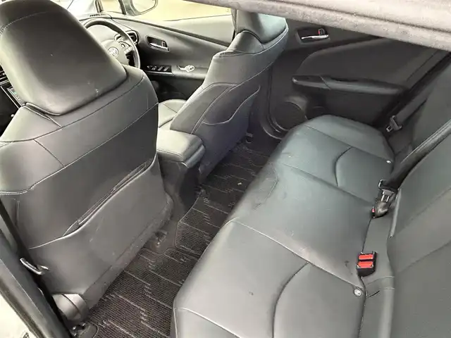 トヨタ プリウス Sツーリングセレクション 岡山県 2019(平31)年 9.2万km ホワイトパールクリスタルシャイン 純正ナビ　/バックカメラ　/ＥＴＣ　/レーンアシスト　/プッシュスタート　/純正フロアマット/シートヒーター　/横滑り防止　/衝突軽減　/フルフラット　/コーナーセンサー　/Ｂｌｕｅｔｏｏｔｈ　/１７インチ純正ＡＷ