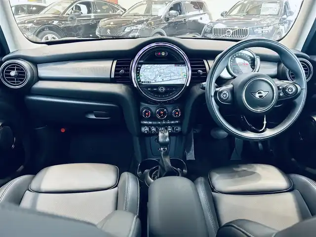 ＭＩＮＩ ミニ クーパー D 大阪府 2020(令2)年 3.6万km 青 ストリートスタイル/ペッパーP/インテリジェントセーフティ/黒革/シートヒーター/純正ナビ/バックカメラ/純正16インチAW/LEDヘッドライト/クリアランスソナー/コンフォートアクセス