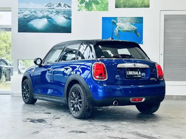 ＭＩＮＩ ミニ クーパー D 大阪府 2020(令2)年 3.6万km 青 ストリートスタイル/ペッパーP/インテリジェントセーフティ/黒革/シートヒーター/純正ナビ/バックカメラ/純正16インチAW/LEDヘッドライト/クリアランスソナー/コンフォートアクセス