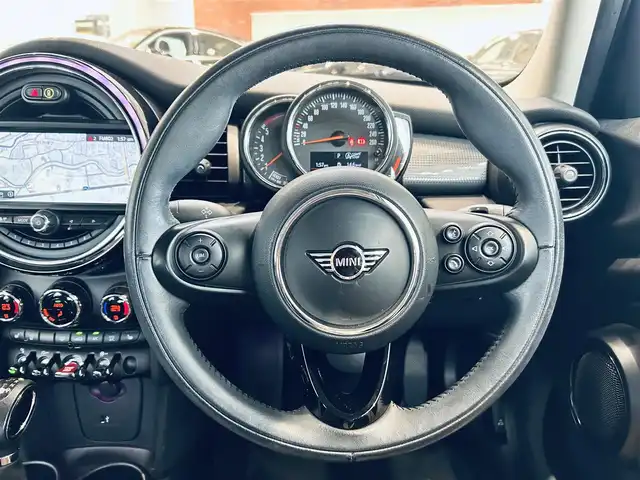ＭＩＮＩ ミニ クーパー D 大阪府 2020(令2)年 3.6万km 青 ストリートスタイル/ペッパーP/インテリジェントセーフティ/黒革/シートヒーター/純正ナビ/バックカメラ/純正16インチAW/LEDヘッドライト/クリアランスソナー/コンフォートアクセス