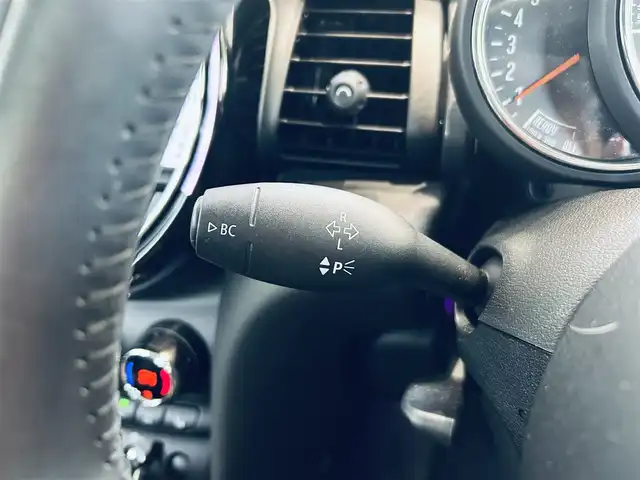 ＭＩＮＩ ミニ クーパー D 大阪府 2020(令2)年 3.6万km 青 ストリートスタイル/ペッパーP/インテリジェントセーフティ/黒革/シートヒーター/純正ナビ/バックカメラ/純正16インチAW/LEDヘッドライト/クリアランスソナー/コンフォートアクセス