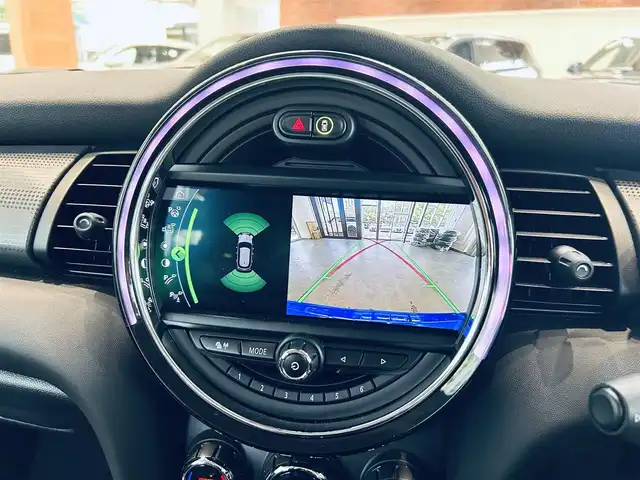 ＭＩＮＩ ミニ クーパー D 大阪府 2020(令2)年 3.6万km 青 ストリートスタイル/ペッパーP/インテリジェントセーフティ/黒革/シートヒーター/純正ナビ/バックカメラ/純正16インチAW/LEDヘッドライト/クリアランスソナー/コンフォートアクセス