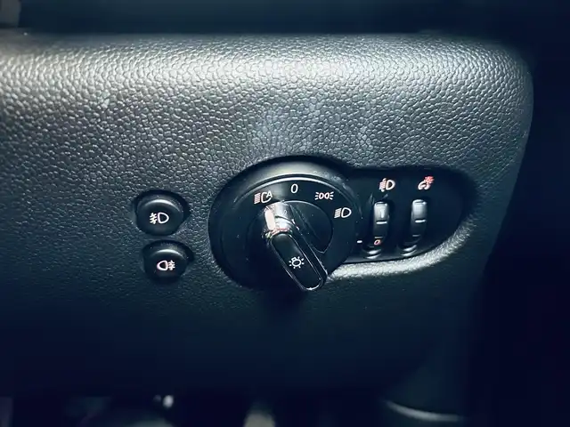 ＭＩＮＩ ミニ クーパー D 大阪府 2020(令2)年 3.6万km 青 ストリートスタイル/ペッパーP/インテリジェントセーフティ/黒革/シートヒーター/純正ナビ/バックカメラ/純正16インチAW/LEDヘッドライト/クリアランスソナー/コンフォートアクセス