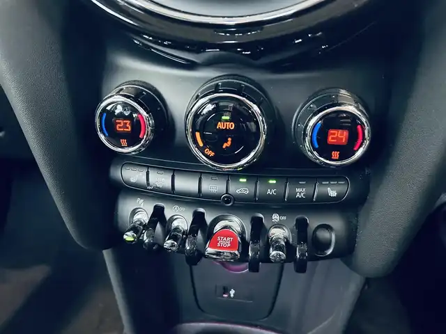 ＭＩＮＩ ミニ クーパー D 大阪府 2020(令2)年 3.6万km 青 ストリートスタイル/ペッパーP/インテリジェントセーフティ/黒革/シートヒーター/純正ナビ/バックカメラ/純正16インチAW/LEDヘッドライト/クリアランスソナー/コンフォートアクセス