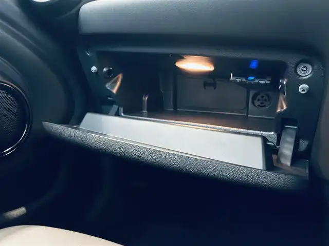 ＭＩＮＩ ミニ クーパー D 大阪府 2020(令2)年 3.6万km 青 ストリートスタイル/ペッパーP/インテリジェントセーフティ/黒革/シートヒーター/純正ナビ/バックカメラ/純正16インチAW/LEDヘッドライト/クリアランスソナー/コンフォートアクセス