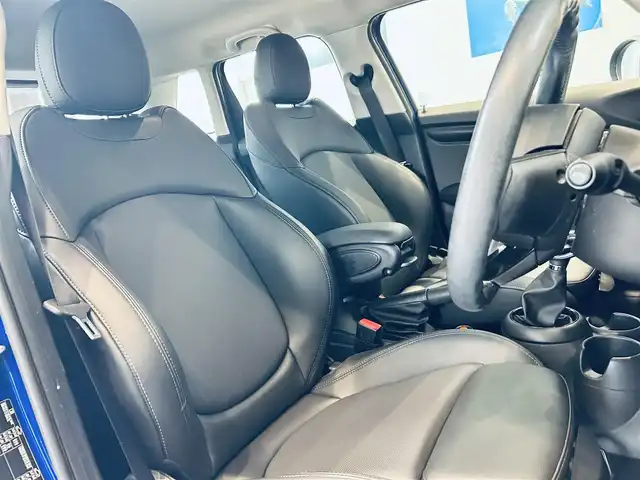 ＭＩＮＩ ミニ クーパー D 大阪府 2020(令2)年 3.6万km 青 ストリートスタイル/ペッパーP/インテリジェントセーフティ/黒革/シートヒーター/純正ナビ/バックカメラ/純正16インチAW/LEDヘッドライト/クリアランスソナー/コンフォートアクセス